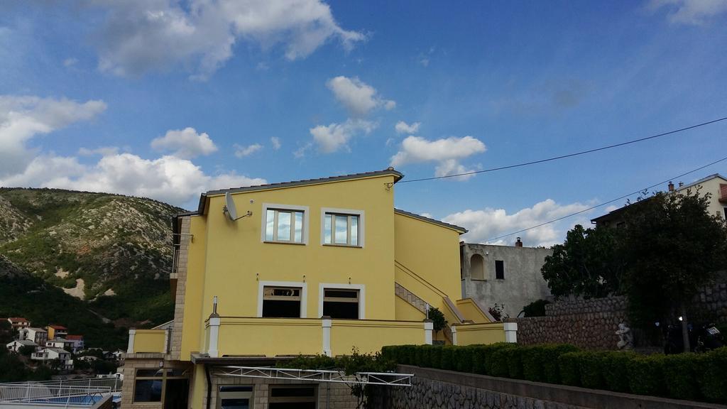 Apartments Zora Senj  Buitenkant foto